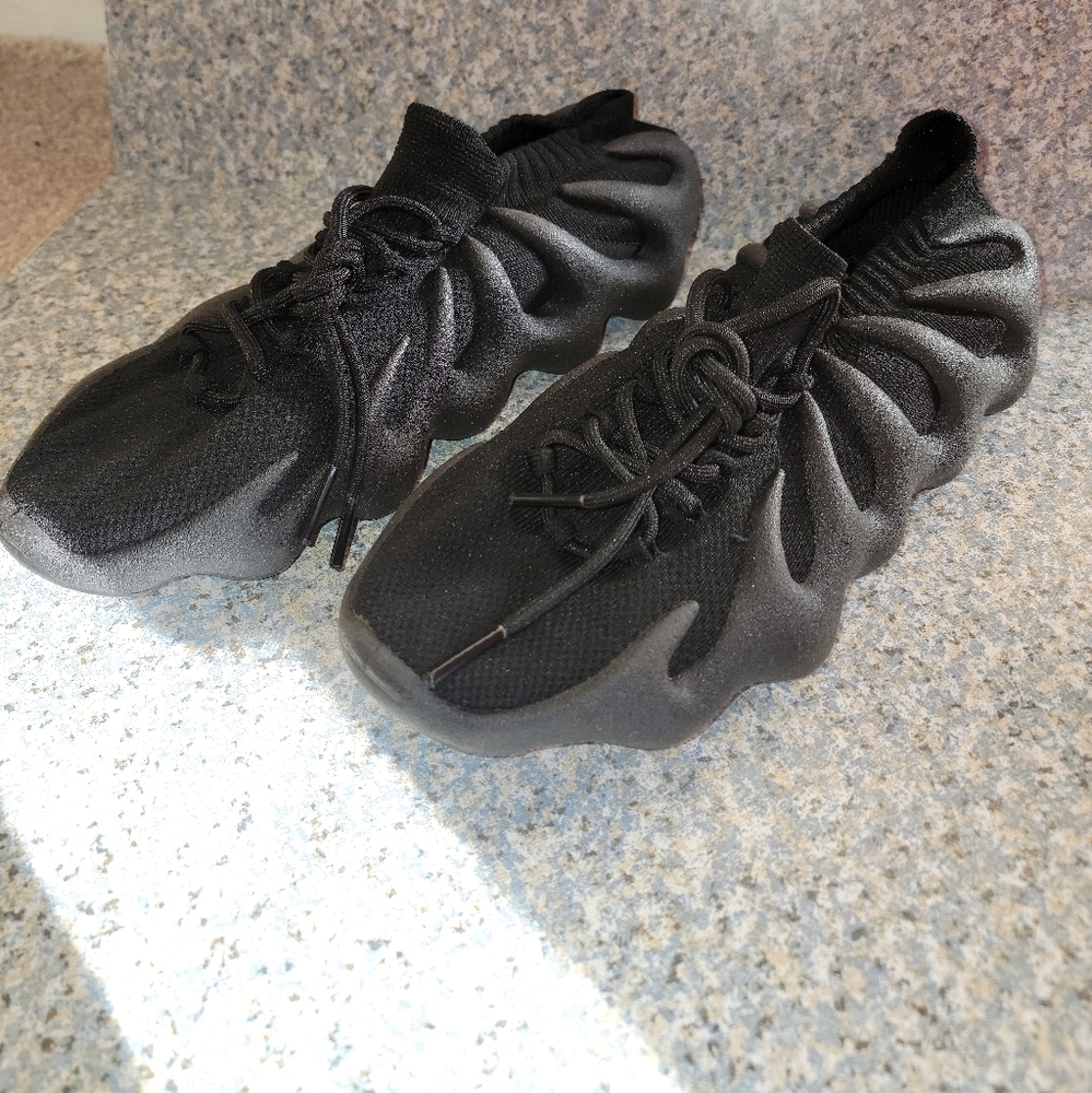 Yeezy 450 Black size 11
